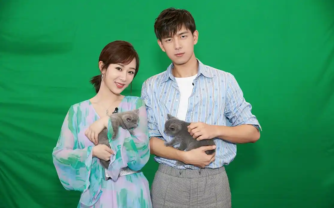 "童颜夫妇"再发糖!杨紫晒合照为李现庆生,称呼对方的方式亮了