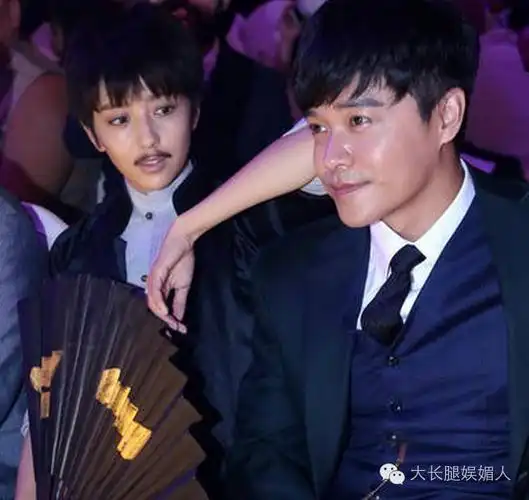 佟丽娅与陈思诚换角色留胡子狂撩老公