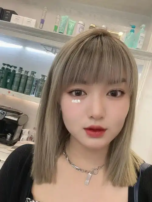 夏季发色浅亚麻色系