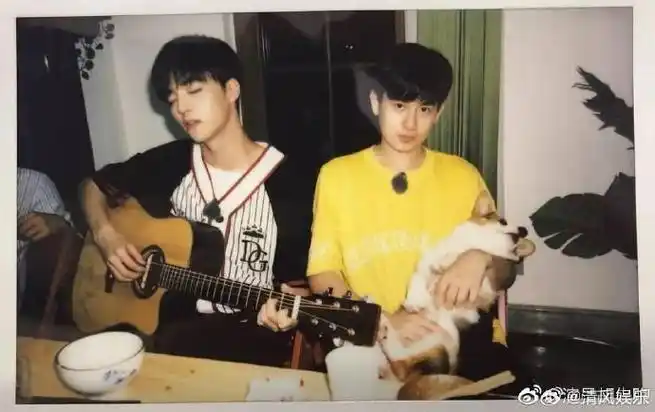 陈立农回复胡先煦:"hi 我在楼下 你俩快来接我行吗"……|陈立农|胡先