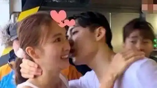 但因为经常秀恩爱,所以经常上热搜_邓伦_金晨_李沁好