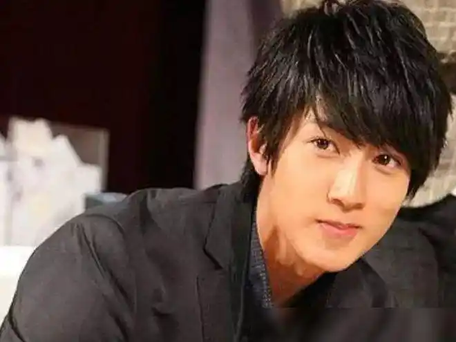 吴尊女儿"整容式"长大,明明父母都是文莱人,她却撞脸混血女星!