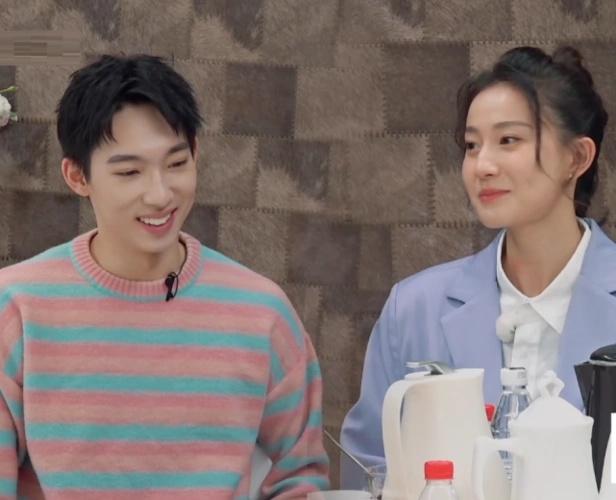 张豆豆于家翊第三次约会偶像剧式的见面豆豆再次心动犯花痴