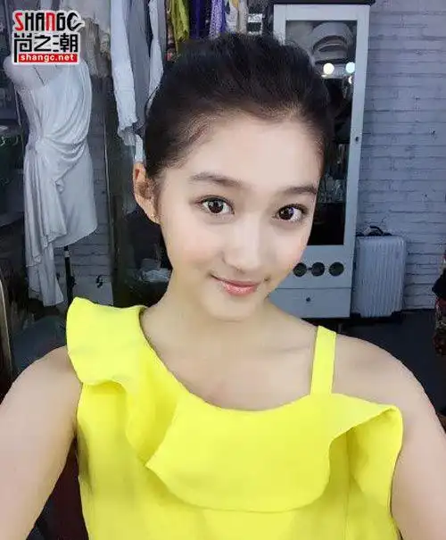 关晓彤北影艺考夺冠 揭关晓彤个人资料家庭背景