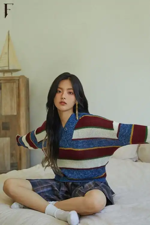 杨超越美腿大赏这牛奶般的肌肤让人一见倾心