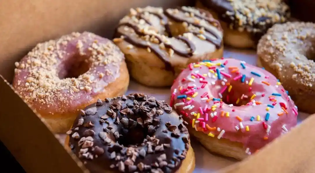 dun-well doughnut 的纯素店铺;而在一档叫作 cupcake wars(杯子蛋糕