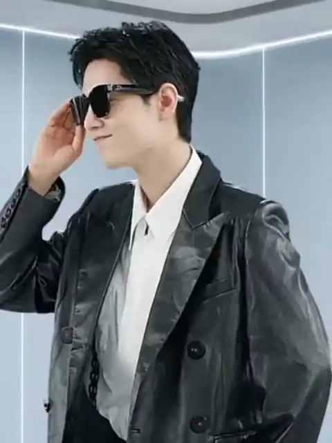 肖战墨镜大片~ 一秒变装帅到了