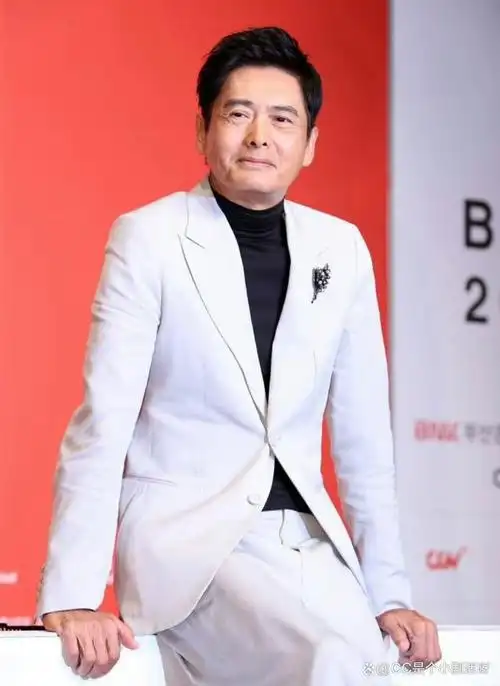 近日,备受关注的华语影坛巨星周润发在釜山影展上裸捐56亿身家的消息