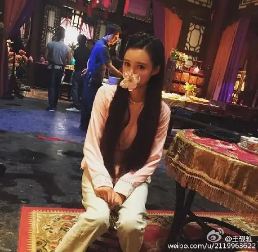 付辛博脚踩两只船被骂渣男 王靓雅私照被曝与杨紫同学