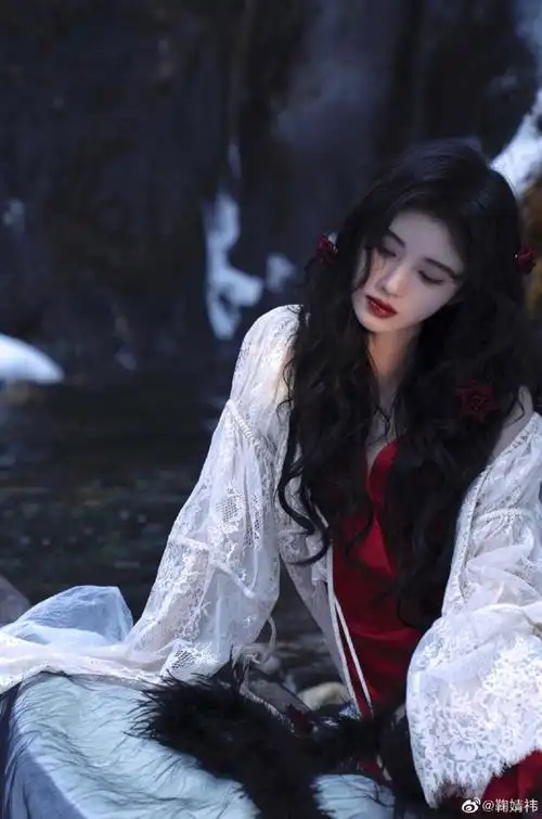 雪地红玫瑰鞠婧祎绝美壁纸分享