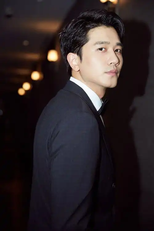 彭冠英儒雅绅士风活动照高清图片66