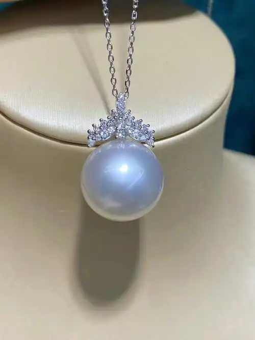 18k金钻石珍珠吊坠