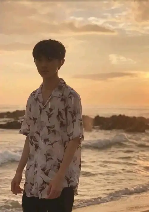 *成年向90*不适误入-情人节私奔到海边,让澎湃汹涌的浪潮在你体内