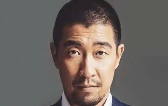 颜值不高的王千源,却凭借自己的实力,在演艺道路上大放异彩_表演_电影