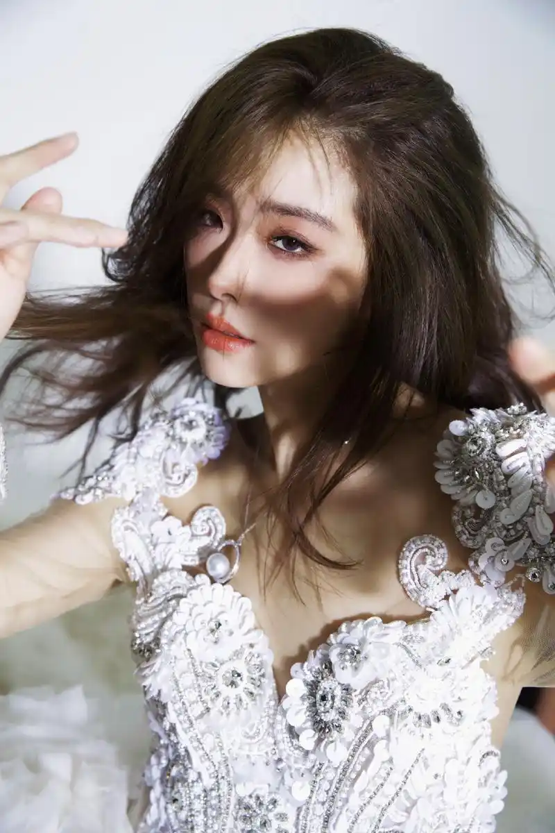 蓬蓬裙下的公主梦,喻言惊艳费加罗风尚盛典