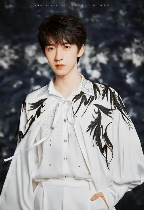 谢谢好心人私信投喂这么多贺峻霖一大早看到帅哥照片真的心情不错