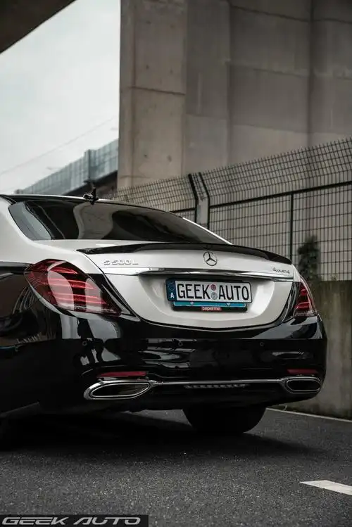 奔驰s450迈巴赫贝壳白双色贴膜