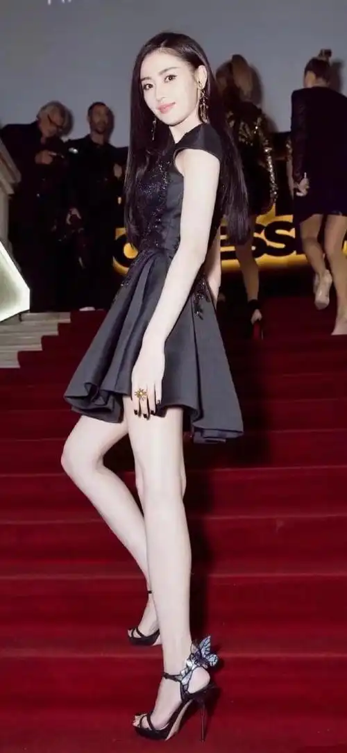 每天美图|张天爱的高跟鞋美图