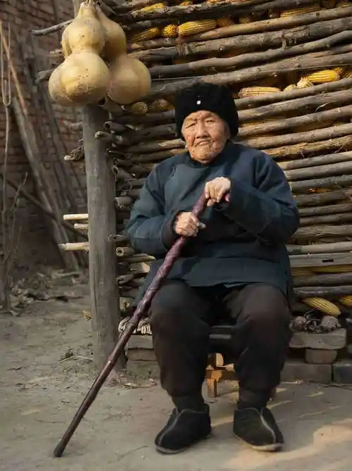 黄河边上的小脚老人～1