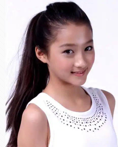 童星关晓彤长发发型图片