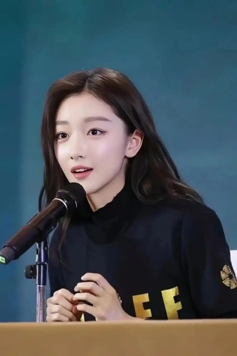 周冬雨如果一开始长成这样,老谋子肯定不会选她,她也不会成为"谋女郎"