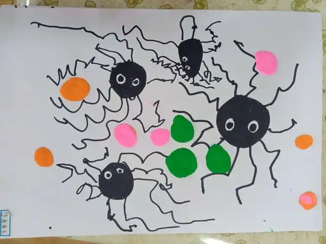 桂园美术小班《请煤球吃好的饼干》