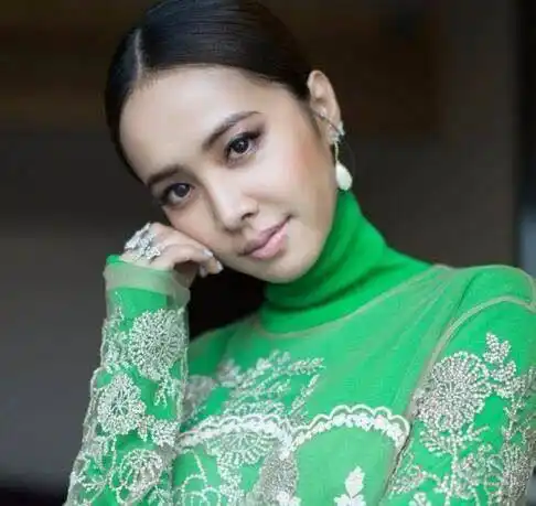 蔡依林皮肤黝黑梳中分撞脸那英,什么打击让她变得如此另类?