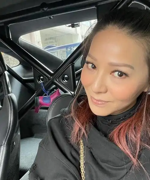 滕丽名在演艺圈的工作一直非常忙碌,很少有时间与她的丈夫朱建昆见面