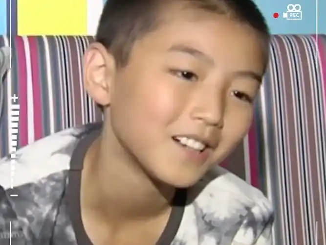 又被小时候的王俊凯笑到了