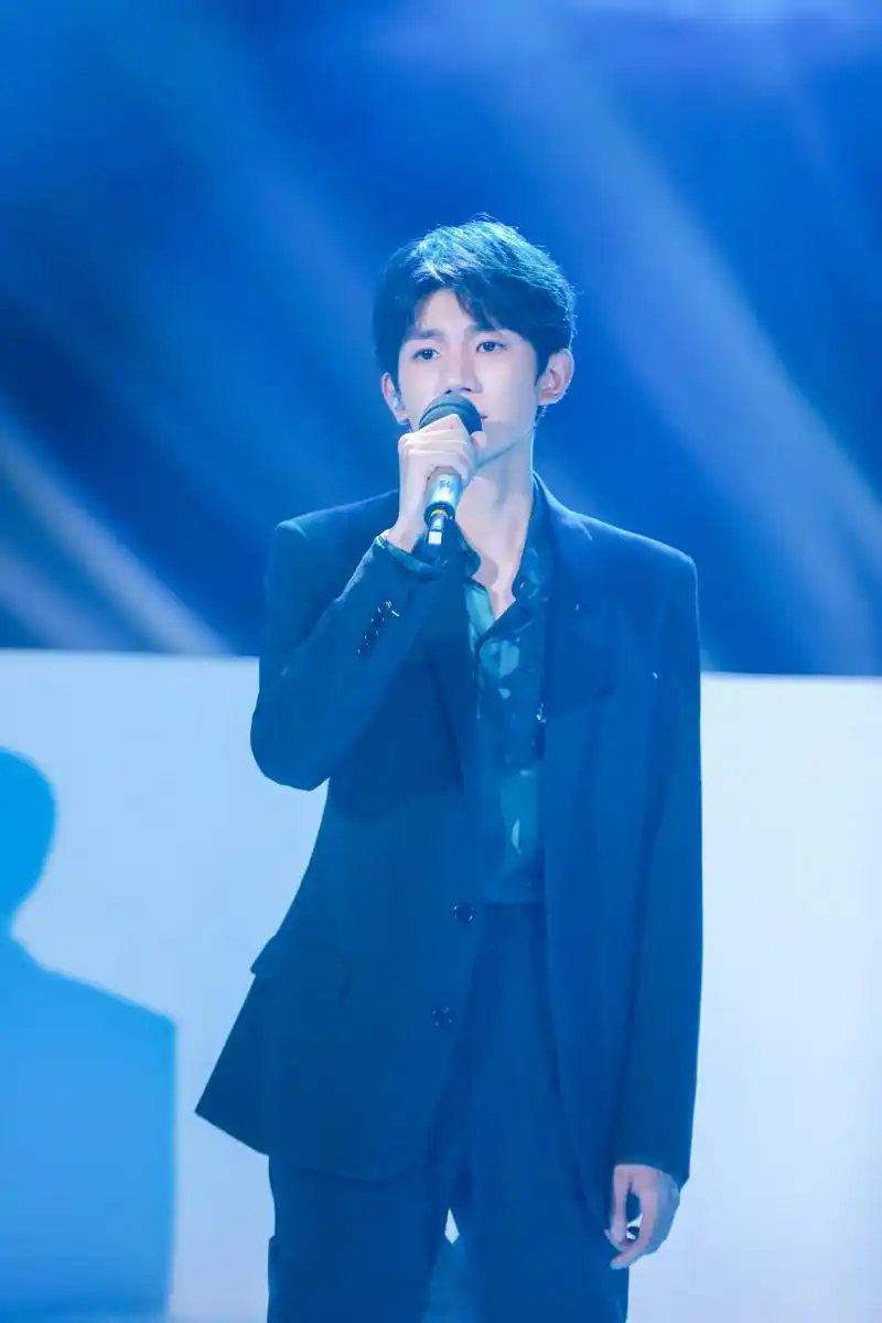 tfboys三人同行, 穿西装的你,舞台上的你,话筒后的你,都是我最心动的