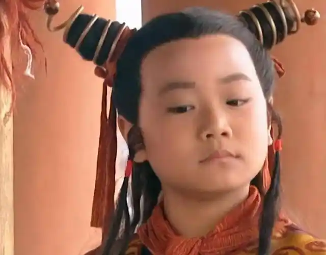 虽然没有释小龙帅气,但曹骏看起来还是很有灵气的,主要是孩子也有点真