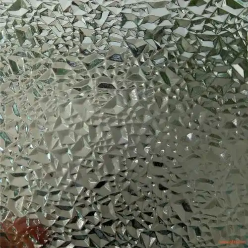 钻石花玻璃4喜欢这种机械化重复的简约花纹,还可以选择下面这种点阵型