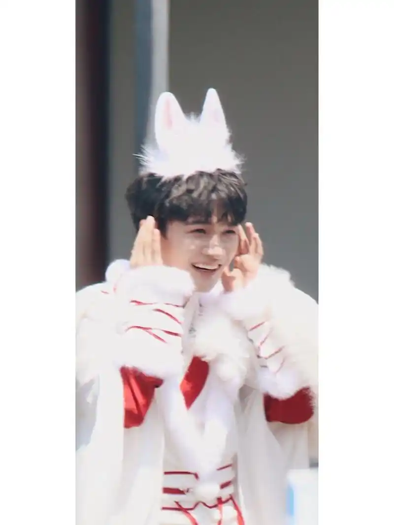 周深壁纸315662156661566可爱软萌小兔子深深 #卡布叻