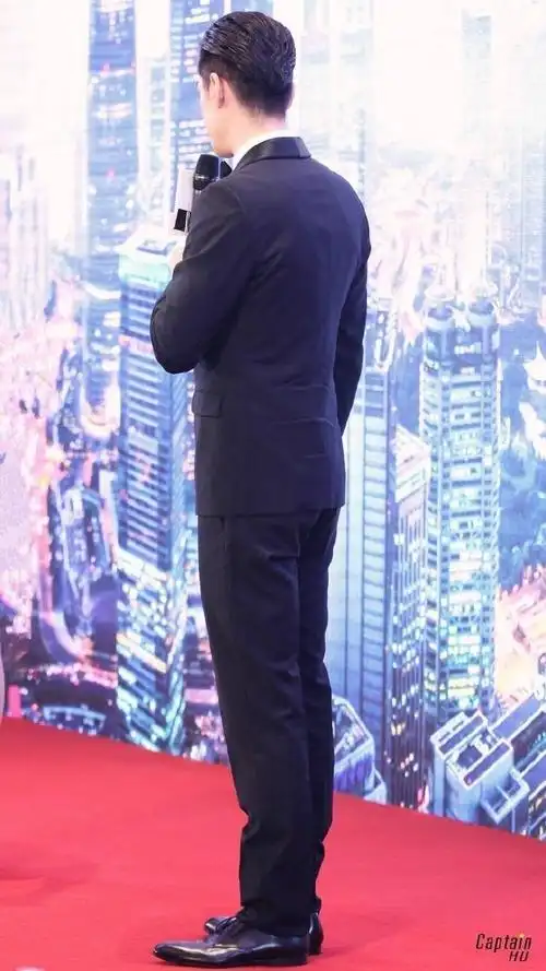 尽在举手投足之间 最美背影@胡歌