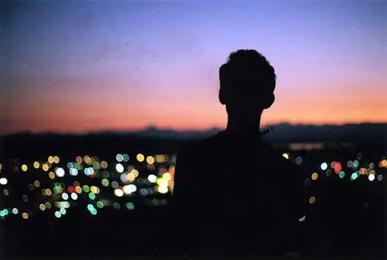 造就俘获芳心的背影杀手