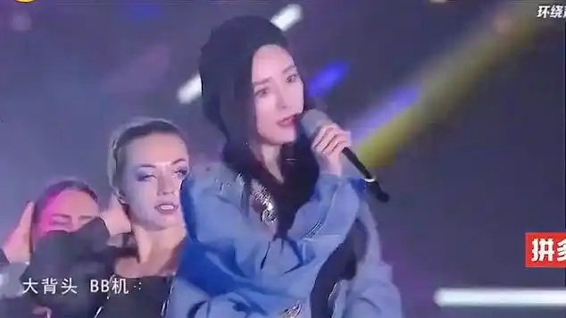 杨幂与腾格尔嗨唱《野狼disco》,魅力爆棚!