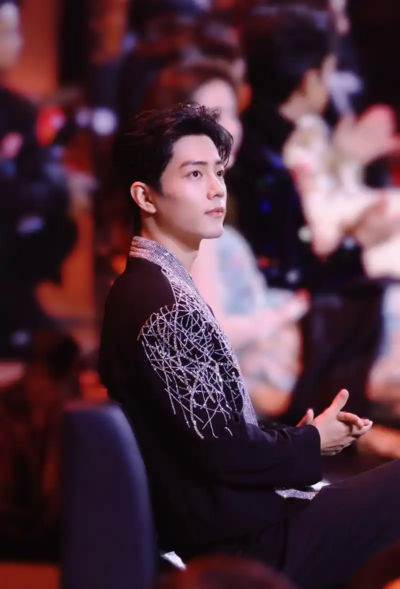 虞书欣站姐一张博君一肖p图,败光肖战粉丝微博之夜新建立的好感