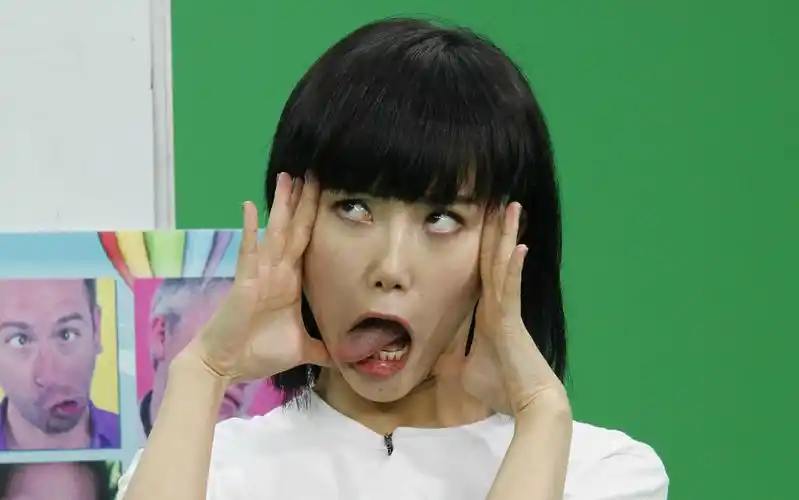 20170603-(看简介)鬼马精灵的表情包-黄龄《来日方长》访谈-星聚会