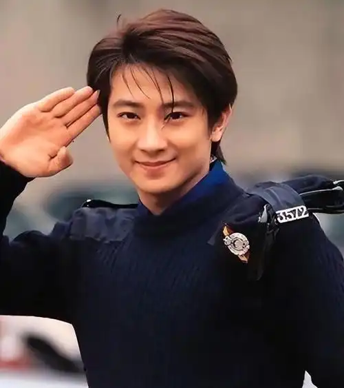 他曾被誉为香港小天王,因一句"钓鱼岛是中国的",惨遭封杀20年