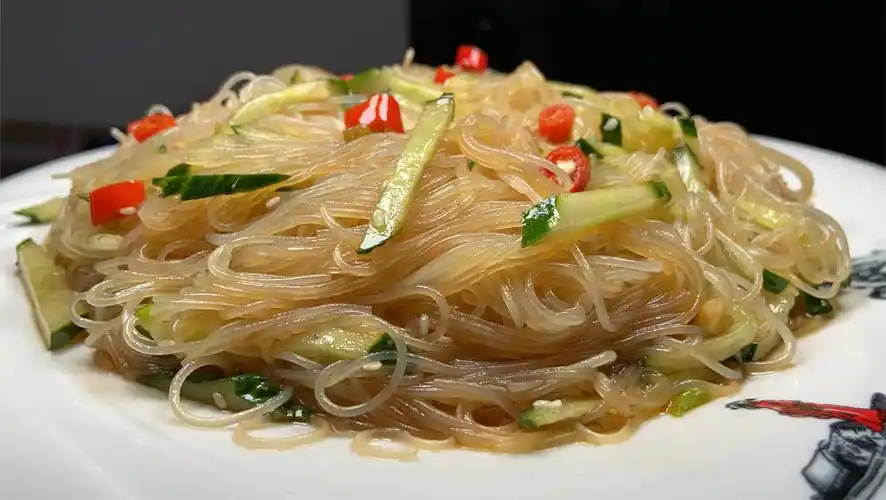 夏天一定要吃的凉拌粉丝,清凉爽口,一次做一大盘不够吃