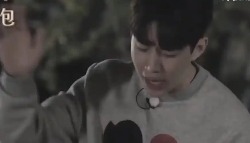 刘宪华综艺爆笑名场面,塑料普通话笑翻众人,当场认黄磊当爸爸.