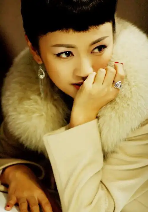 罗海琼交际花造型写真散发诱人风情(图)