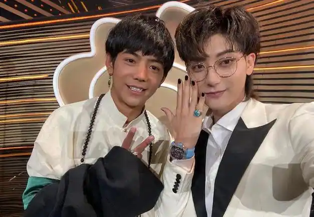 微博之夜花絮:迪丽热巴最烦恼,赵丽颖最无奈,黄子韬最幸福_人物资讯