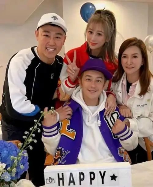 结婚纪念日,刘畊宏在庆生的同时,也没有忘记给同一天过生日的张艺兴送