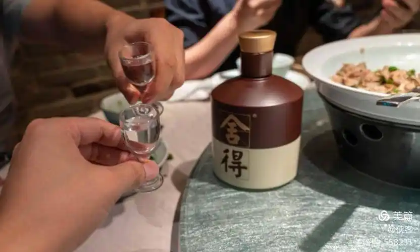 童年往事——之六爱喝酒的老爸 写美篇上个世纪五,六十年代,我们一家