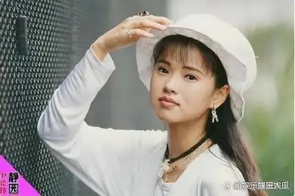 伊能静18岁照片曝光,单眼皮蒜头鼻,和整容前的秦昊非常有夫妻相