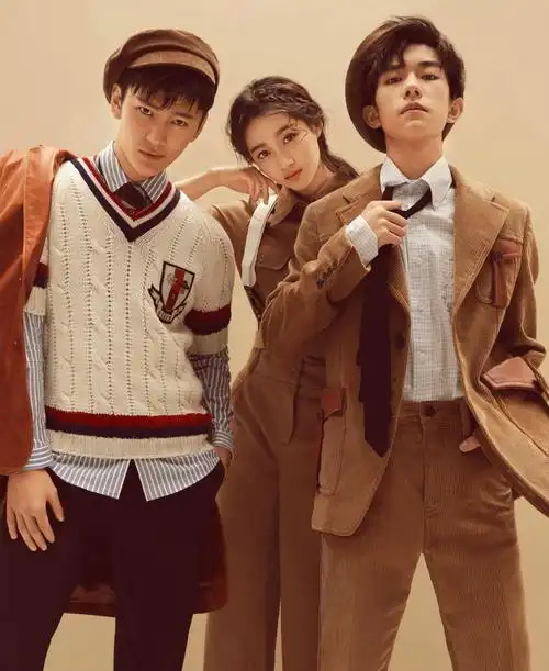 易烊千玺王嘉关晓彤杂志写真图片:正能量的炫酷三人组