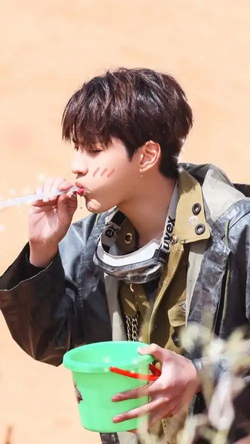 怎么看都这么帅的可爱搞怪吴亦凡明星图片