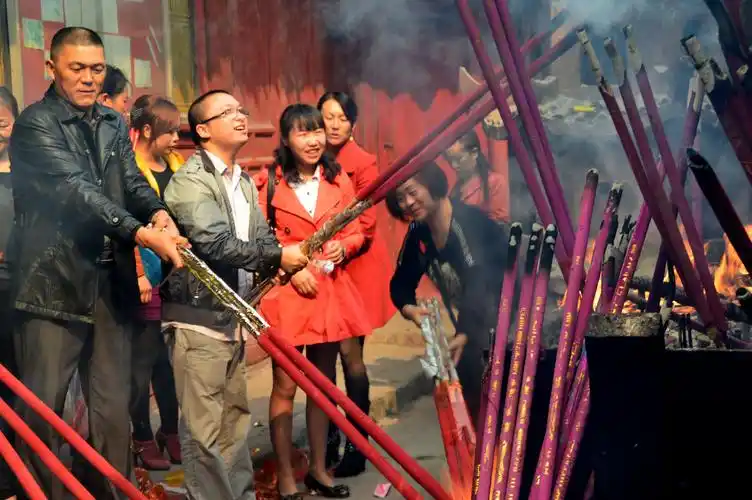 标题:二郎庙 烧高香