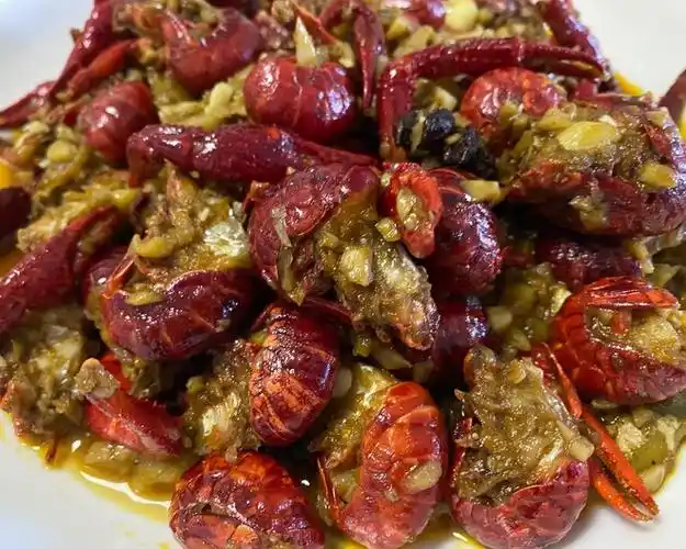 蒜蓉小龙虾清洗步骤 炒制 自用的做法